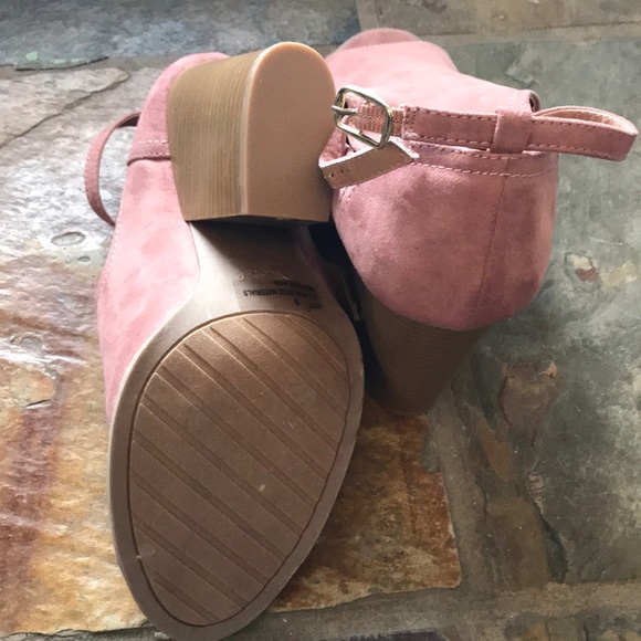 Peep toe heeled shoes - Picture 3 of 3